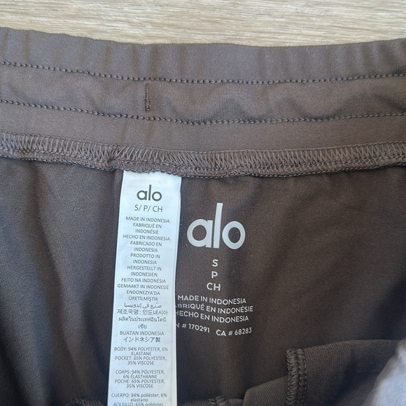 ALO Yoga Men's Brown Shorts 7" Conquer React Performance Short - Picture 8 of 11